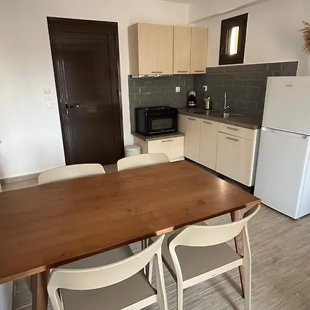 Golden Evelyn Aya Paraskevi