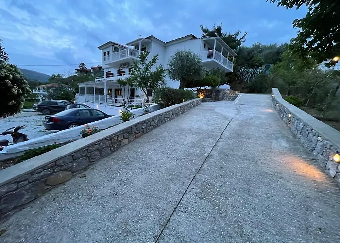 Aparthotel Golden Evelyn 4*