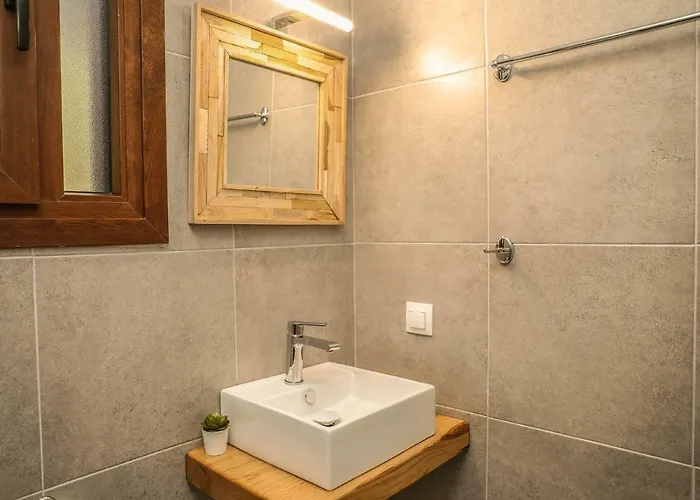 Golden Evelyn Aparthotel