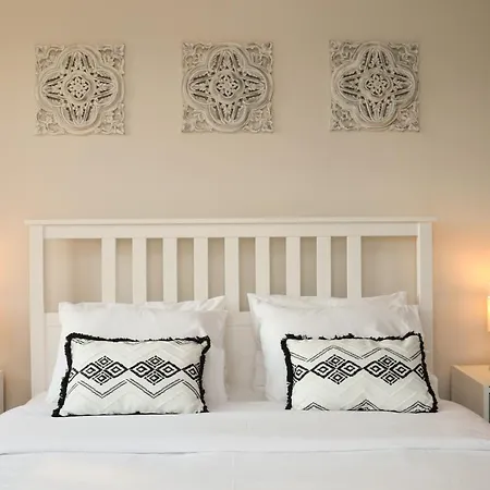 Golden Evelyn 아기아 파라스케비