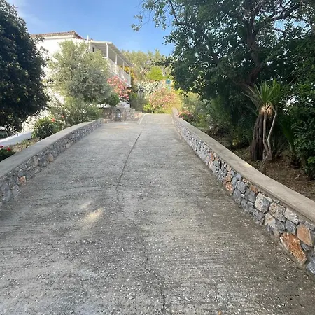 아파트호텔 Golden Evelyn 아기아 파라스케비