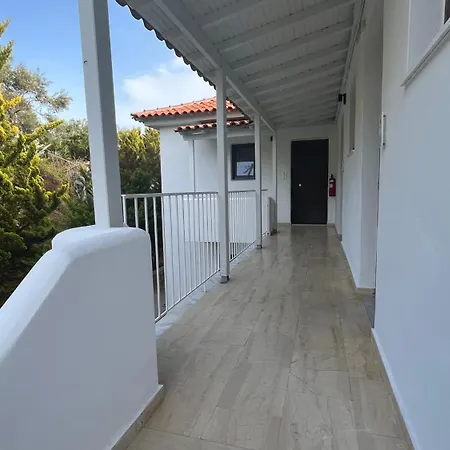 아파트호텔 Golden Evelyn 아기아 파라스케비