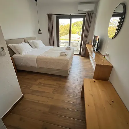 아파트호텔 Golden Evelyn 아기아 파라스케비